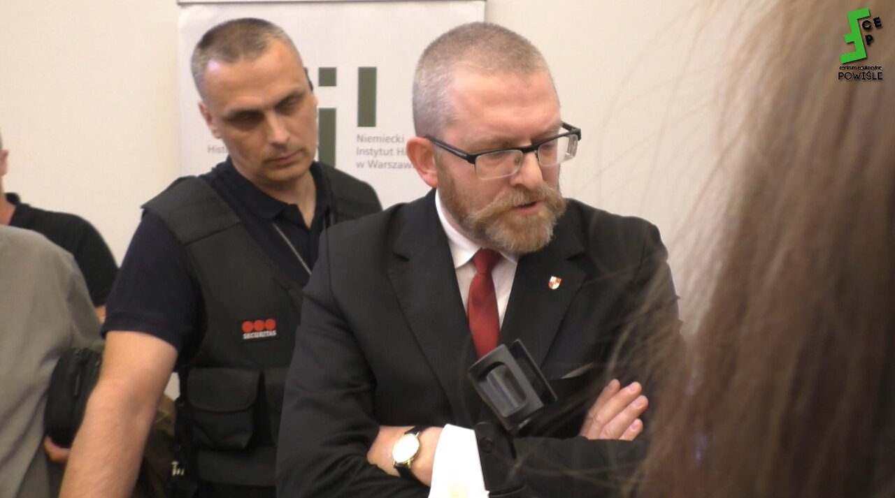 Grzegorz Braun w niemieckim instytucie w Warszawie nie dopuszcza do antypolskiej prowokacji przywracając normalność i polski porządek 30.05.2023