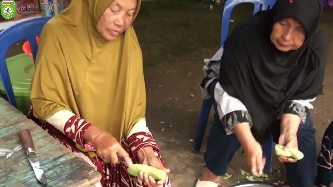 TRADISI HARI BEMASAK HAJATAN di Desa PAGAR JAYA PAGARALAM TRADISI PERSEDEKAHAN JEME KITE SUMATERA