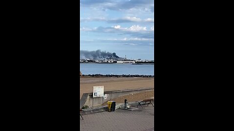 📰🇫🇷🌾 #BreakingNews #Grain elevators caught #fire in the #French port of #LaRochelle