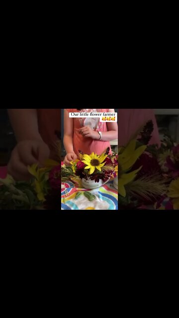 MJ is ready to bring her bouquets to an actual store to sell!!!! #shorts #cutflowers #littlefarmer