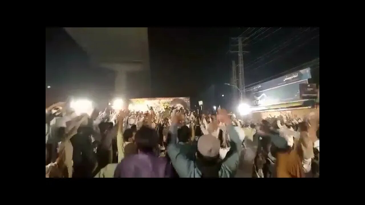 *گرفتاروں کی اطلاع سن کر عوام کا جوش اور زیادہ ہوگیا**ابھی لاہور دھرنا کے تازہ مناظر*