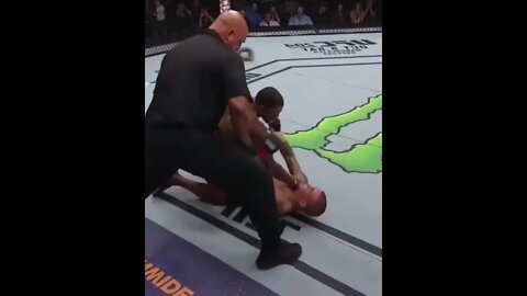 Dustin Poirier gets a 10-7 from Michael Chandler after calling him “Chinler”