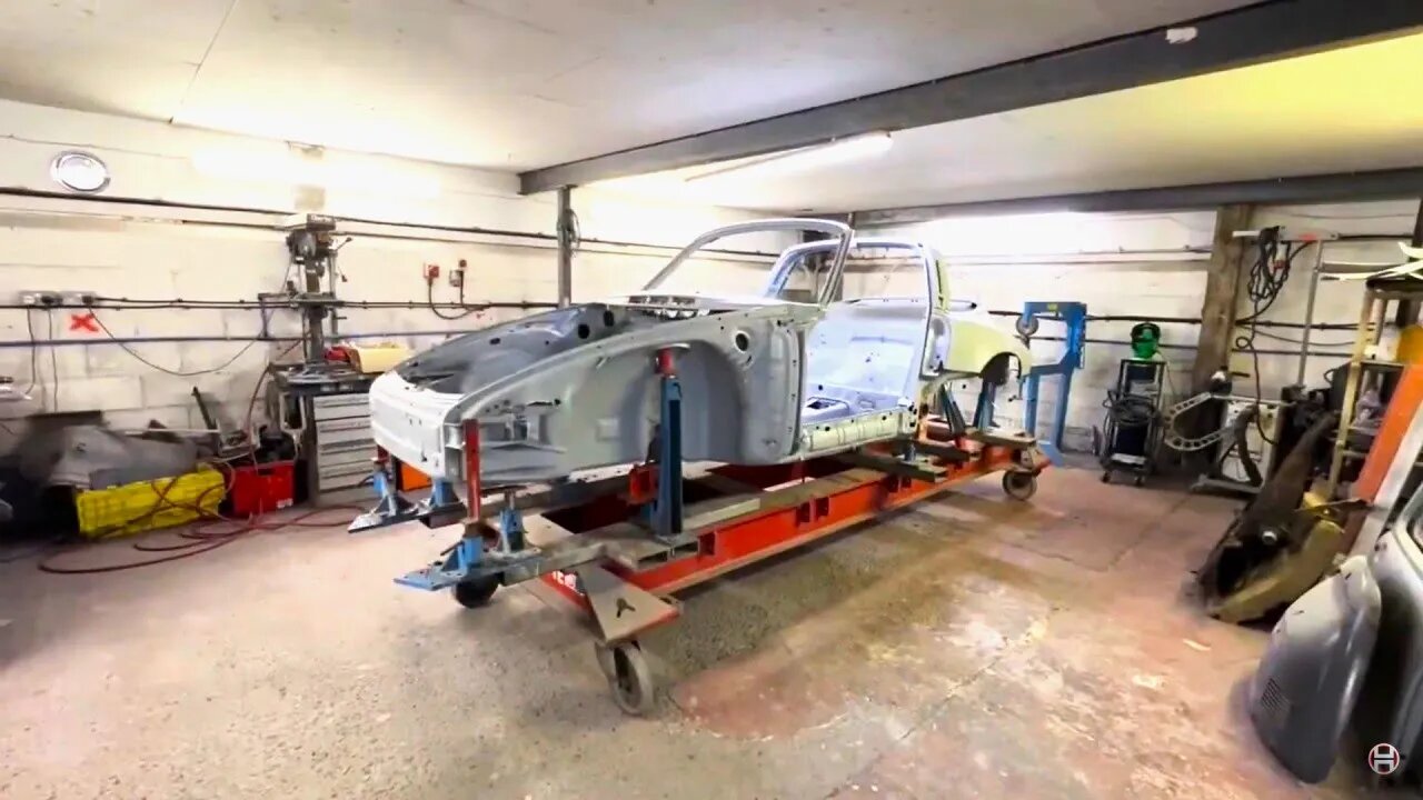 Porsche 911 SC Restoration project by Classic Car Revivals Part 1