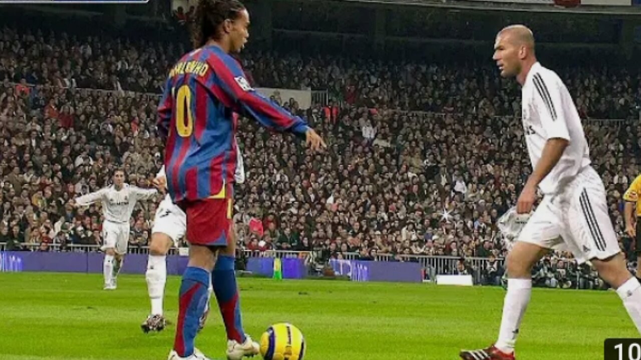 Ronaldinho & Zidane Showing Their Class in 2005