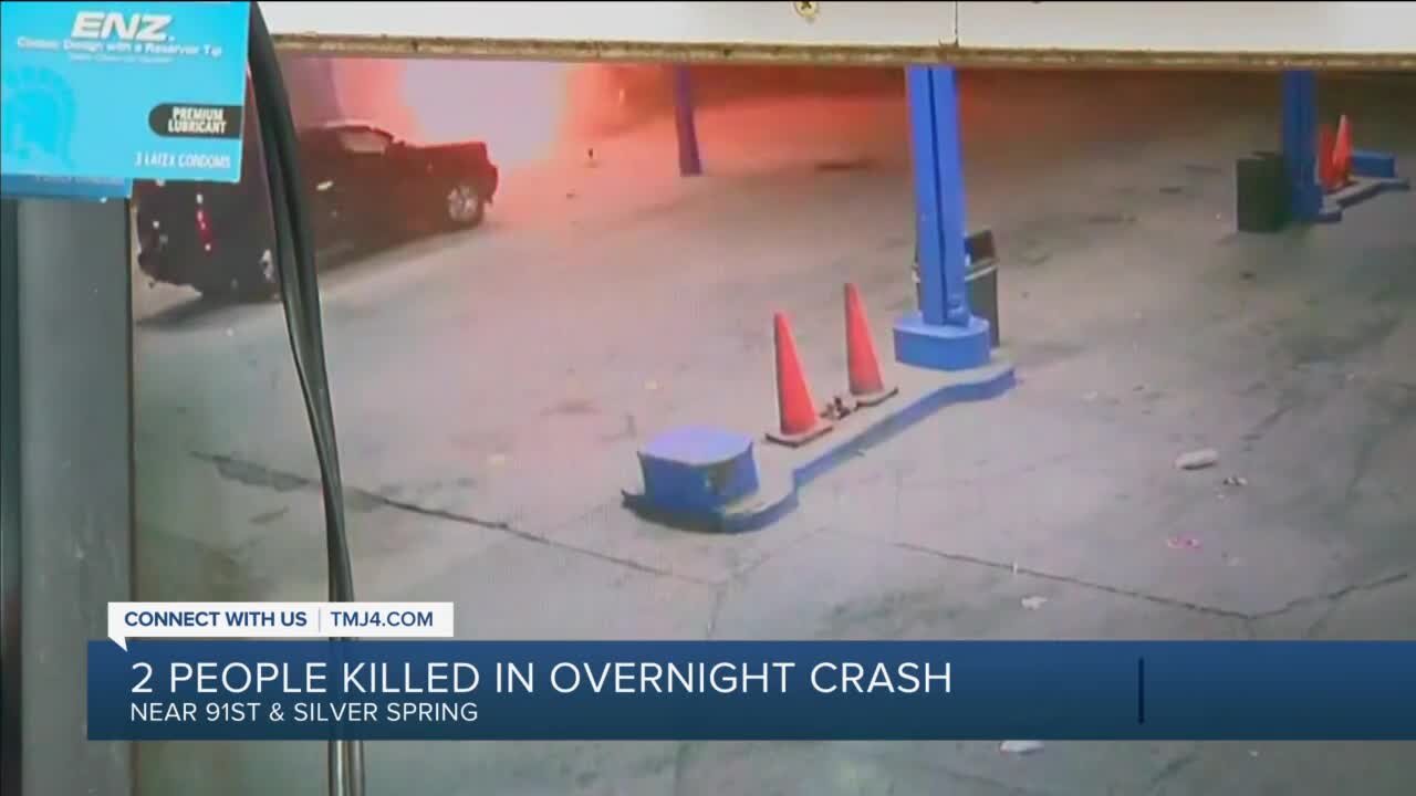 2 people killed in fiery overnight crash