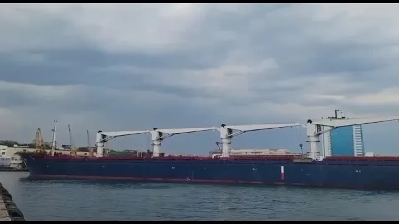 🇺🇦🇷🇺🌾The First Ship With Ukrainian Grain Left The Port Of Odesa - According To CNN