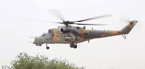 Mil Mi-35M "Hind"-"18 black"- usado pela Força Aérea de Burkina Faso foi imortalizado recentemente.