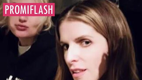 "Pitch Perfect"-Stars Rebel und Anna strahlen im Skiurlaub