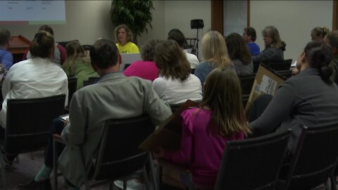 Appleton parents host their 'own board meeting' in protest of mask mandate; others thank district