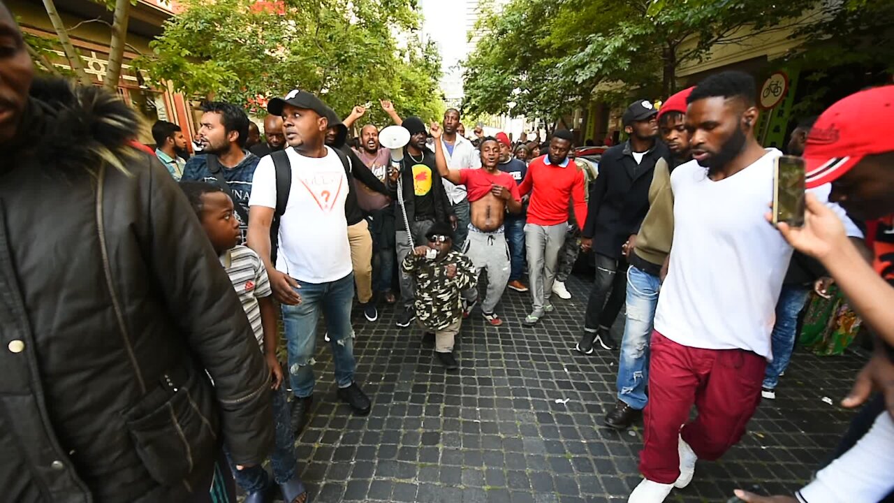 SOUTH AFRICA - Cape Town - Foreign nationals protest outside the UNHCR offices in Cape Town (Video) (5Wx)