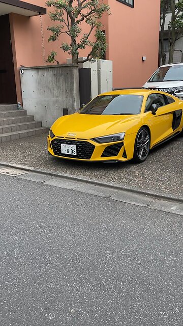 Audi R8 in Japan