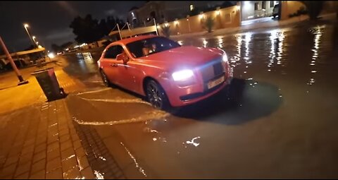 Flood In Dubai, Rolls Royce Stucked