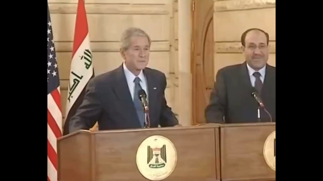 We never forget this classic when Iraqi journalist threw a shoe at George W. Bush in 2008 !!!