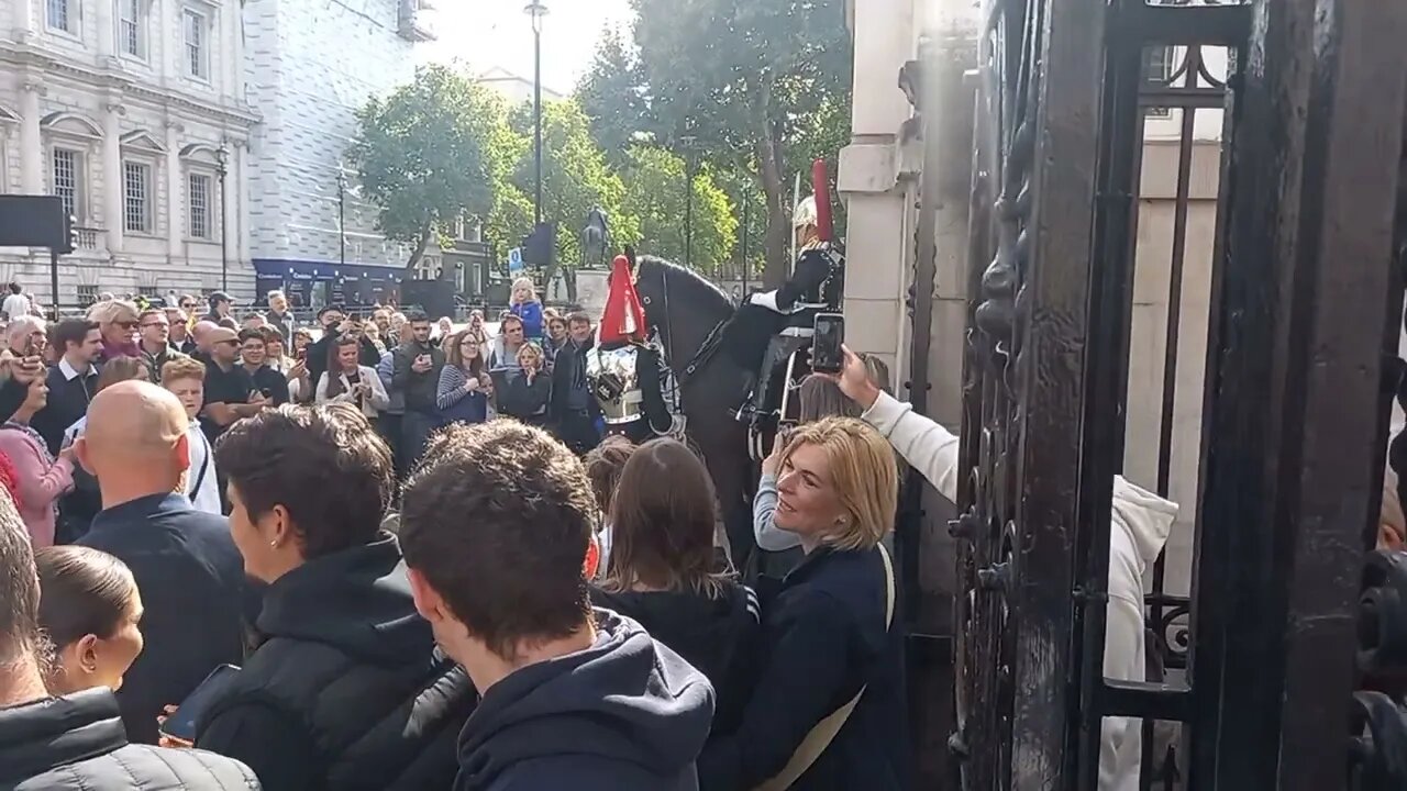 kings guard shouts make 3 times @ large crowd #horseguardsparade