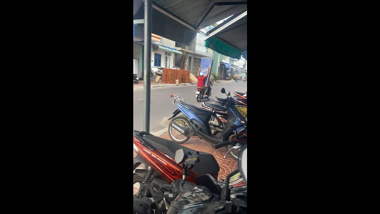 Look how they transport stuff in Thailand