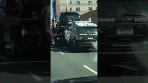 Guinchando o carro da polícia