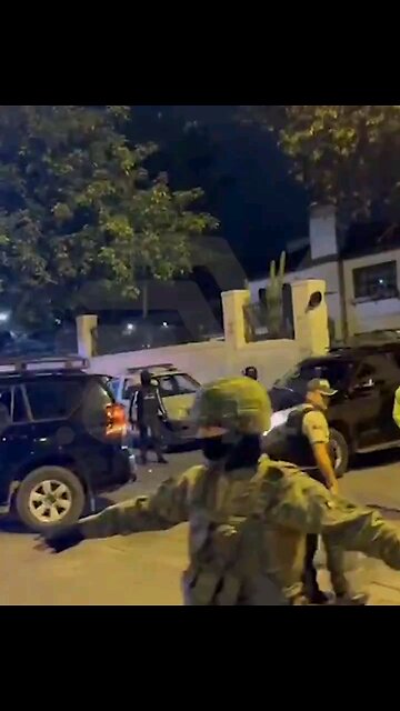 Mexico threatens invasion on Ecuador. Read description.