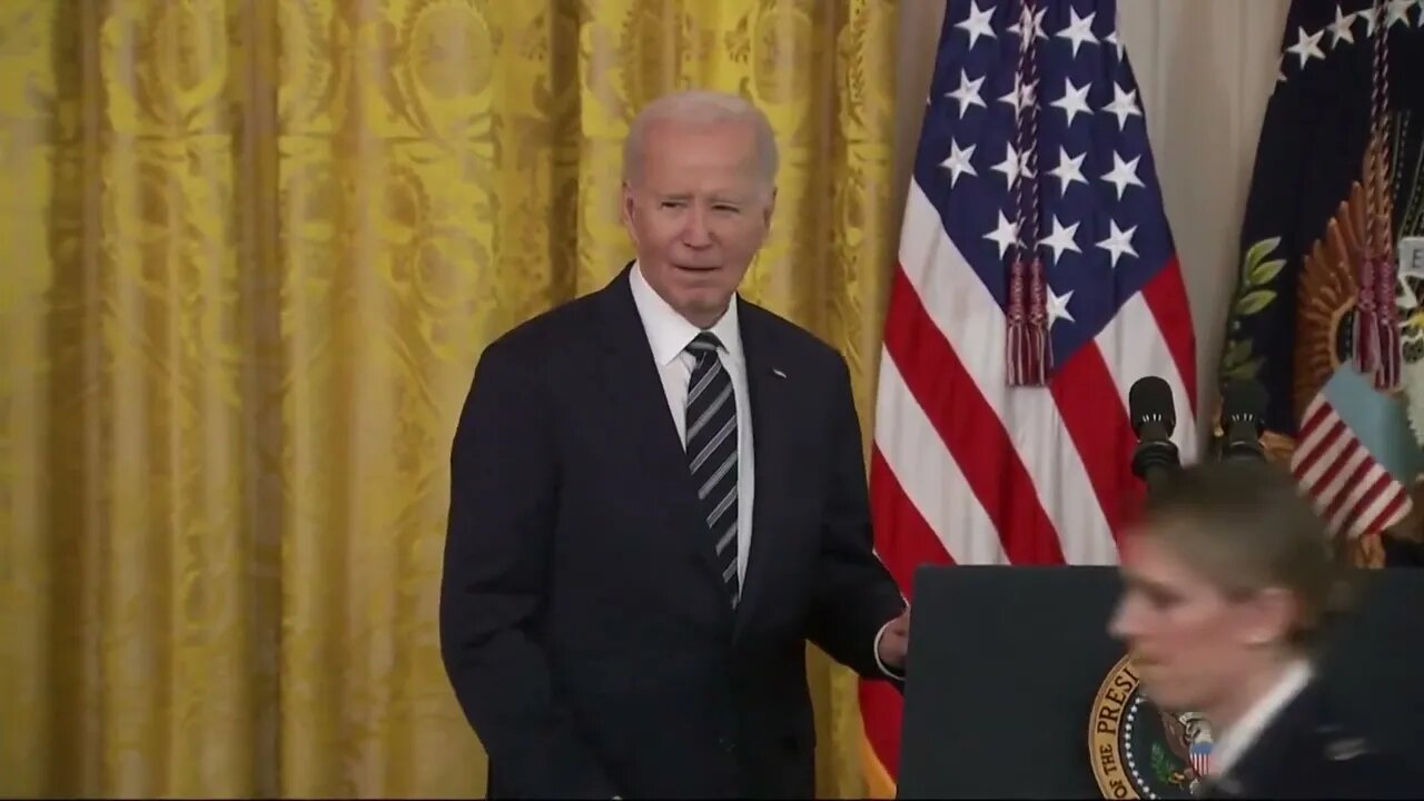 A Confused Joe Biden Wraps Up Remarks, Immediately Looks To His Handlers For Exit Instructions