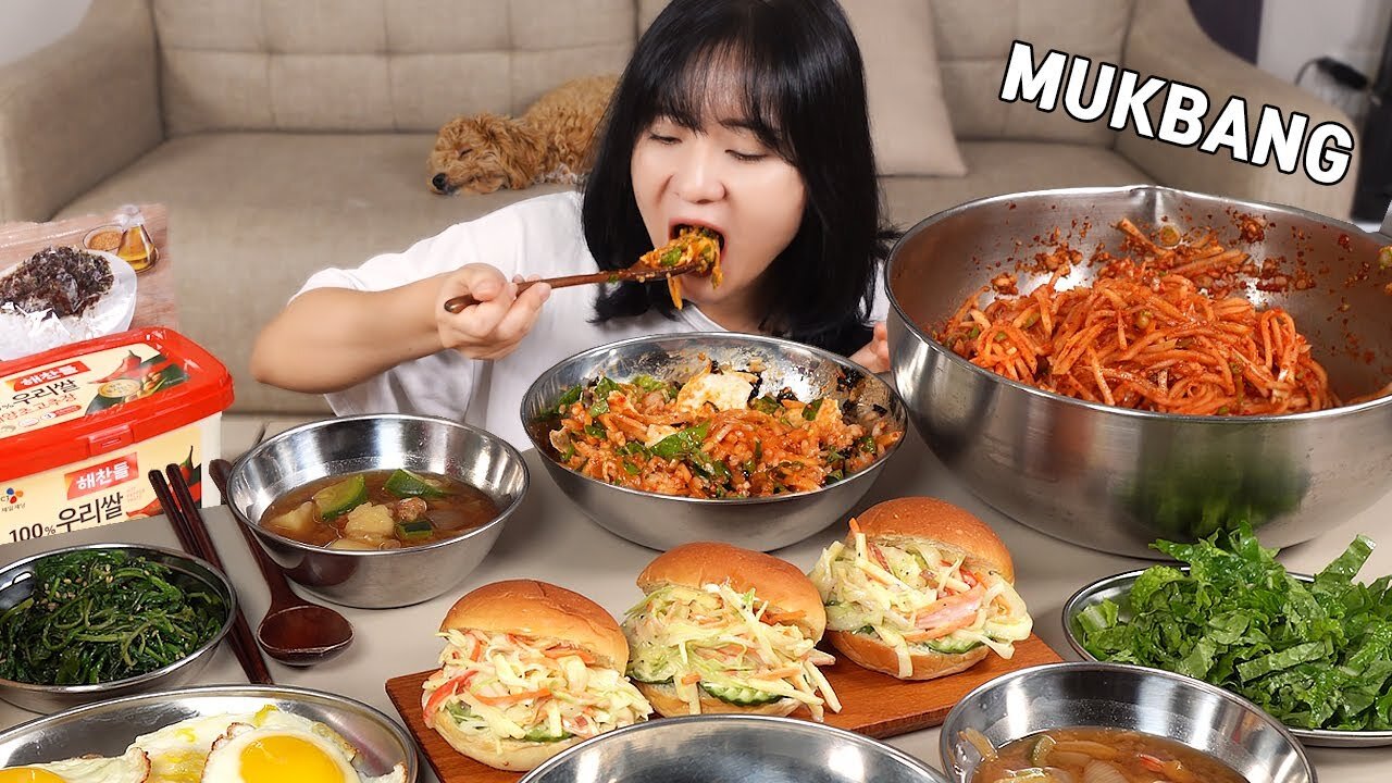 Cooking Mukbang :) Delicious musaengchae bibimbap recipe. Vegetable salad bread is the best, too