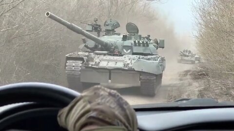 RUSSIAN ARMOR MOVING TO THE FRONTLINES IN LUGANSK OBLAST!