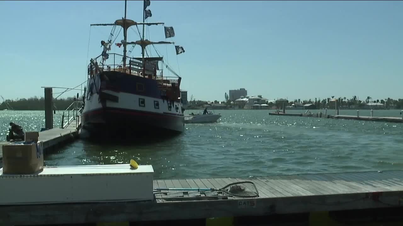 Businesses working to sail past problems of red tide as crowds flock to Fort Myers Beach for the weekend