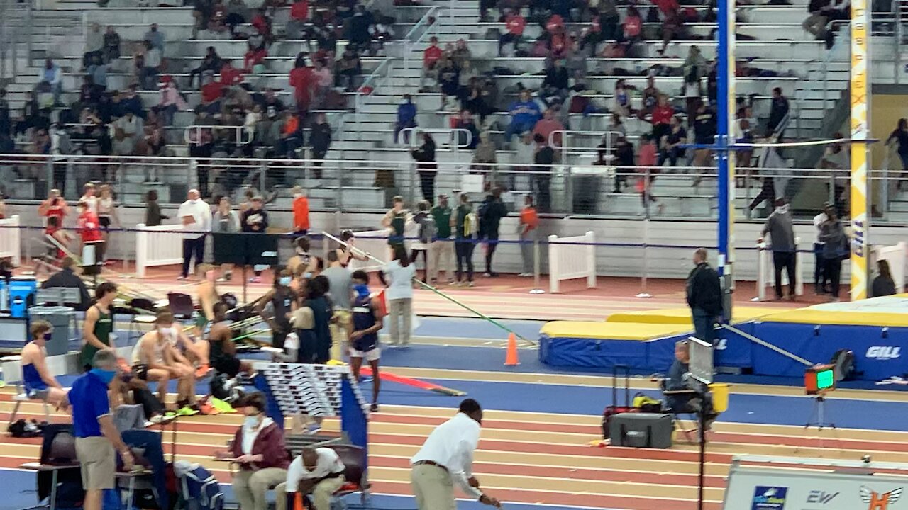 Polevault2112041