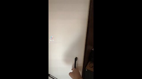 Eggs 🥚 with cheese 🧀 and some chit chat 💭 🤙