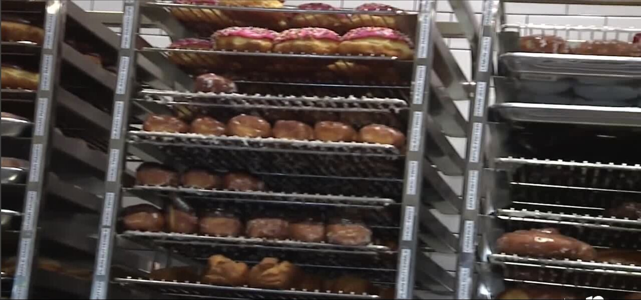 First Las Vegas location for Randy's Donuts opens