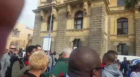 UPDATE 1: 'Elders' and ordinary citizens march in Cape Town in honour of Mandela (u6i)