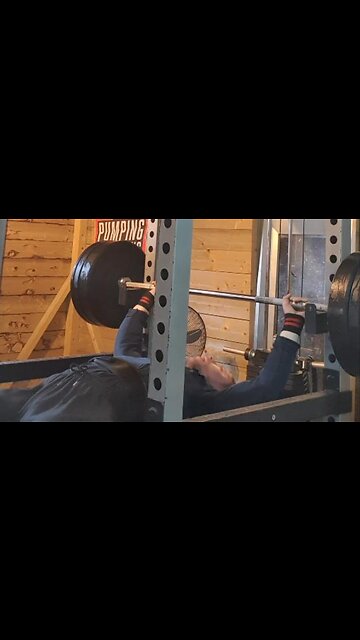 5x3 97.5 Kgs Slippery, Slidey Paused Bench Press Back-Offs. Last Set.