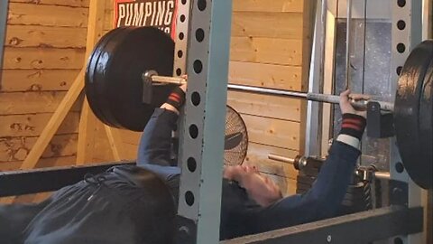 5x3 97.5 Kgs Slippery, Slidey Paused Bench Press Back-Offs. Last Set.