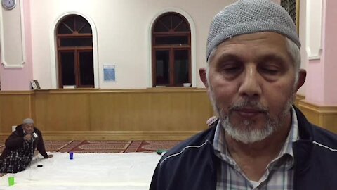 SOUTH AFRICA Cape Town - Iftar at Hout Bay Mosque. (Video) (bDy)