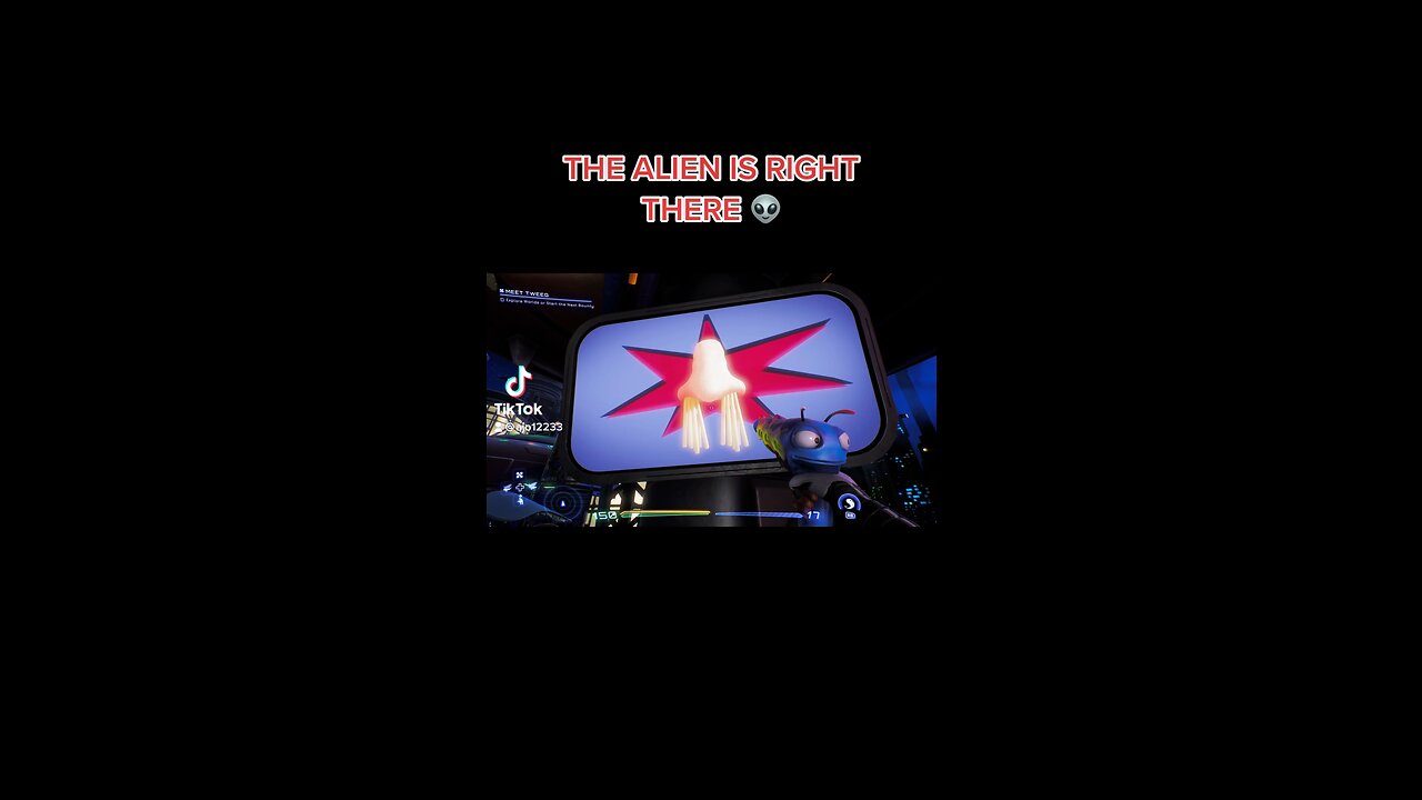 THE ALIEN IS RIGHT THERE 👽