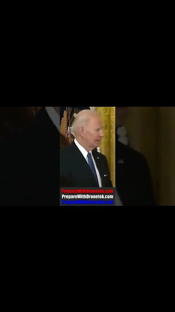 LOL: Obama's Entourage Ditches Joe Biden