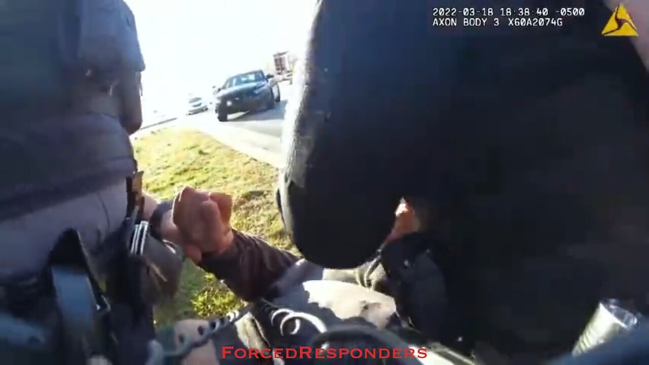 Man knocked out after cutting cop with glass