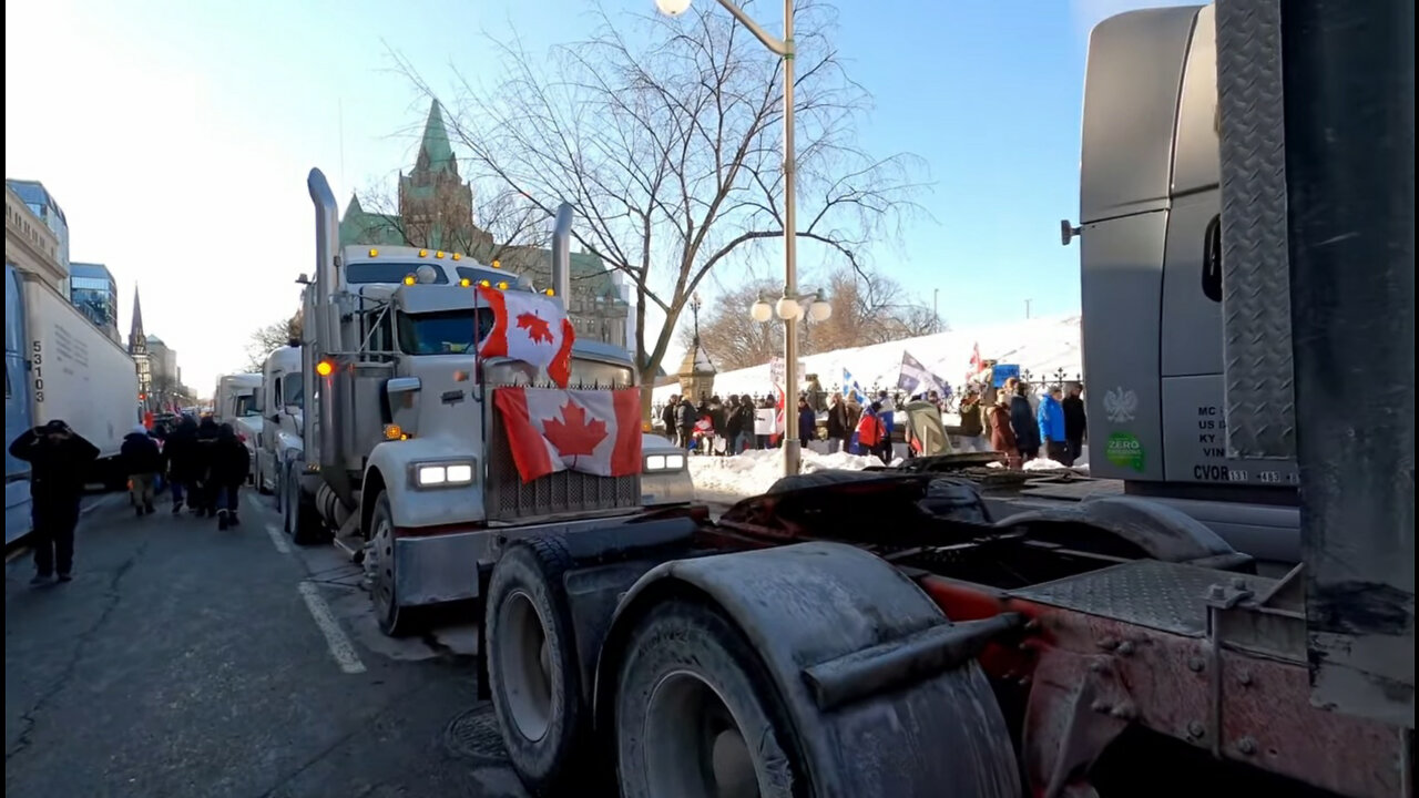 Canadian Trucks Honk for Freedom, Labelled 'Terrorism' Offending Ottawa Authoritarian City Officials