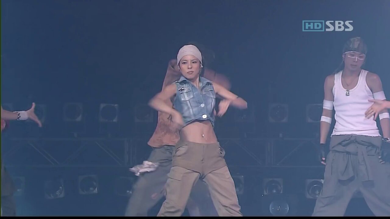 BoA - Moto (Live 2005)