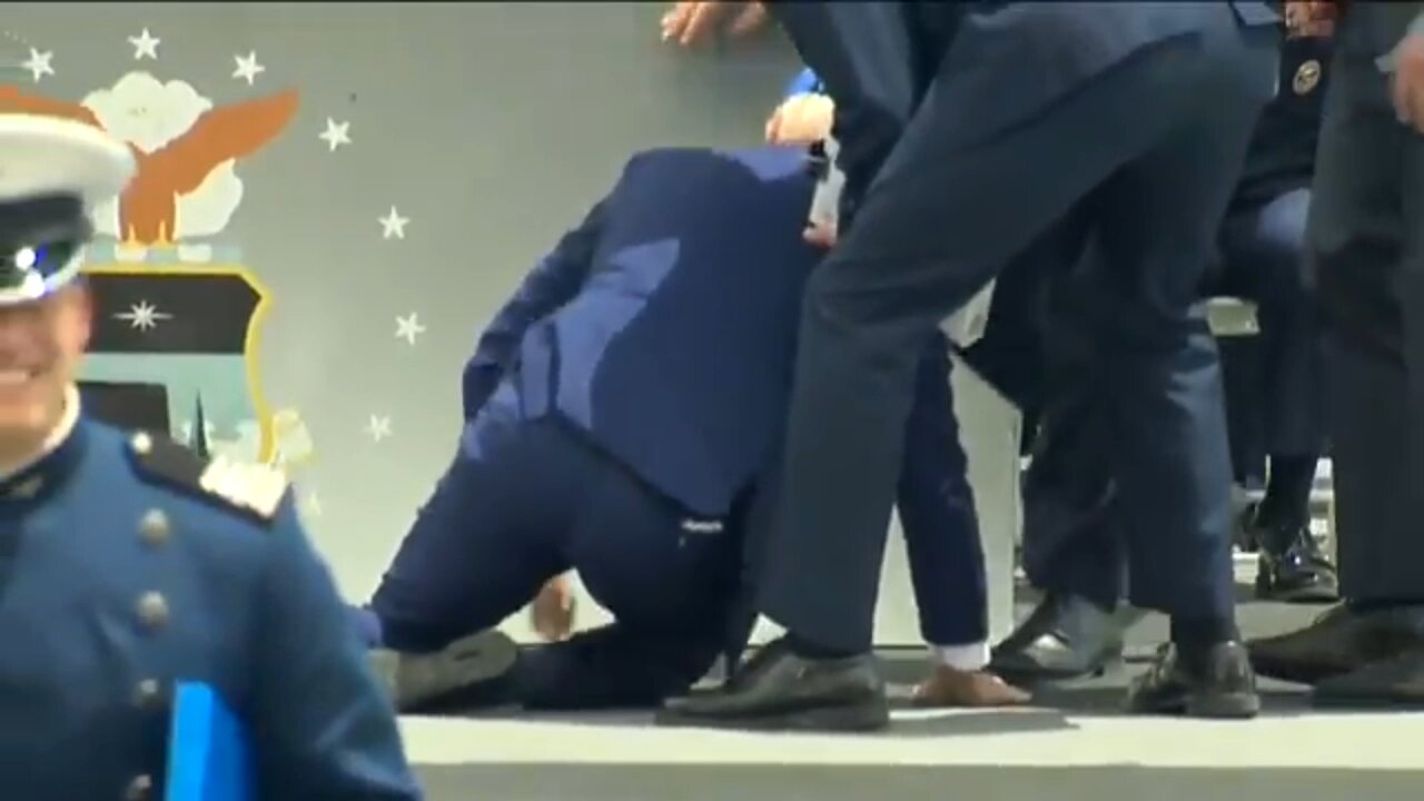 JOE BIDEN FALLS ON STAGE