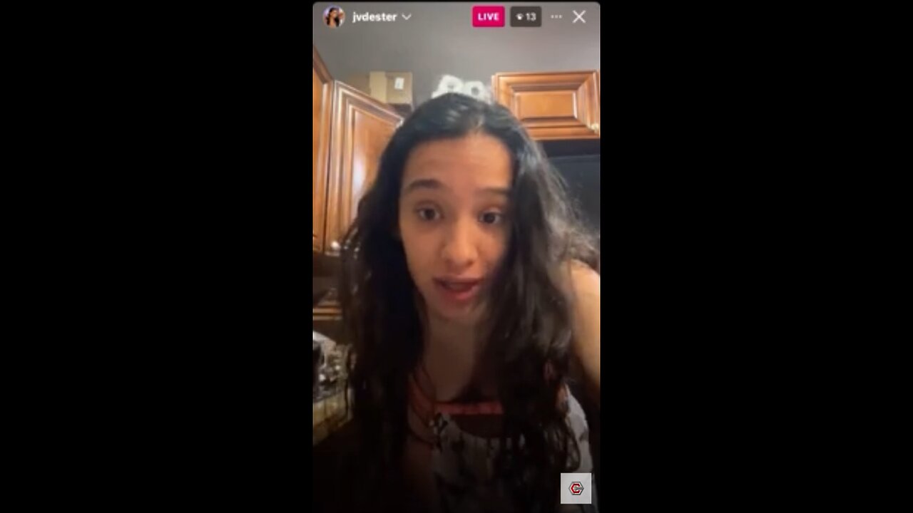 Model instagram live stream