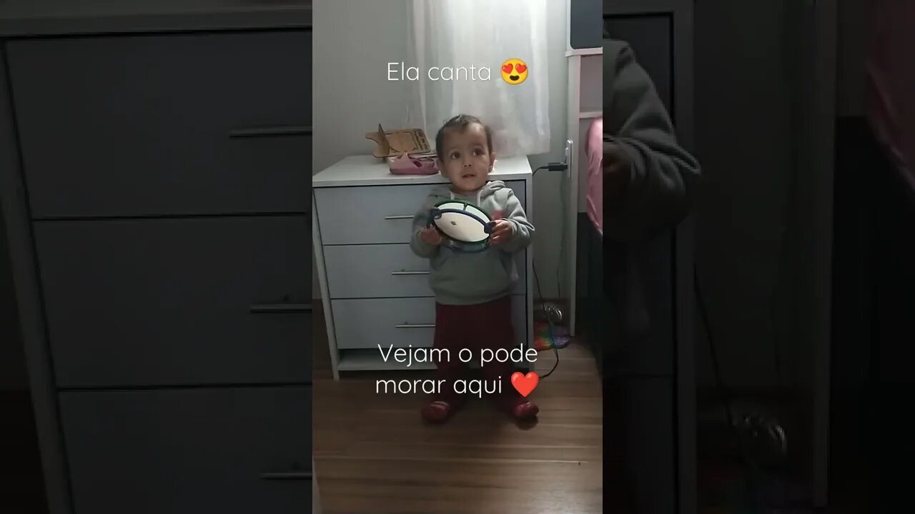 Bebe cantando com pandeiro #shorts #familia #musica #bebe #crianças