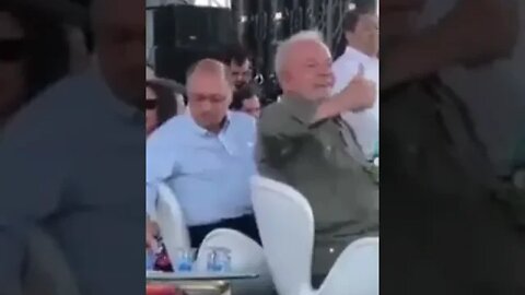Lula só quer água de garrafinha