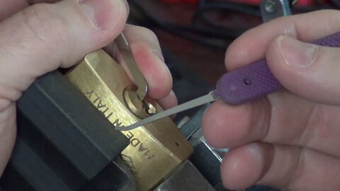 (210) CISA 220/50 Padlock Spp'd