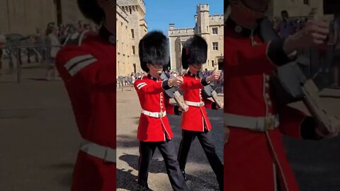 make way tourists move #toweroflondon