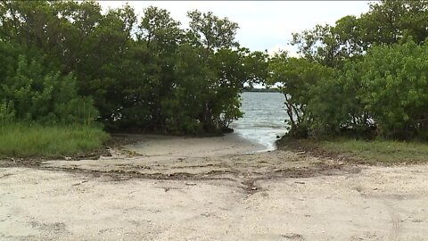 FDOT adds wood posts along Gandy Beach to discourage parking in mangroves