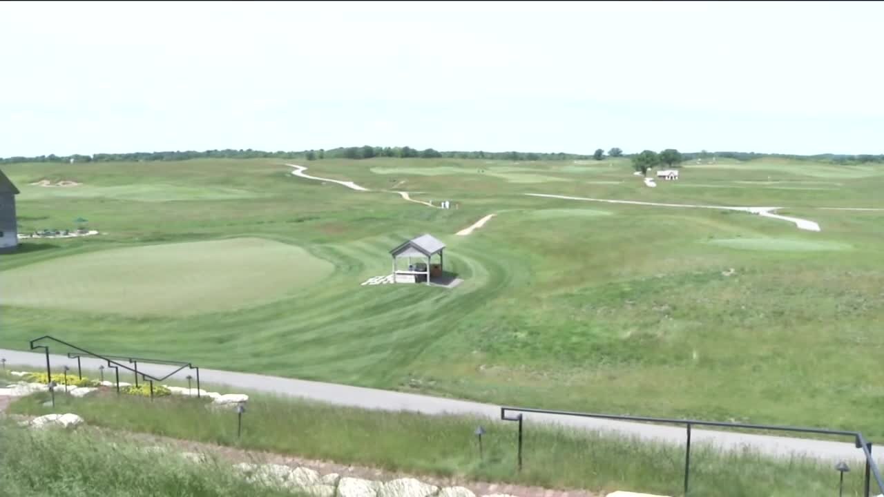 Drumlin putting course at Erin Hills allows golfers to unwind