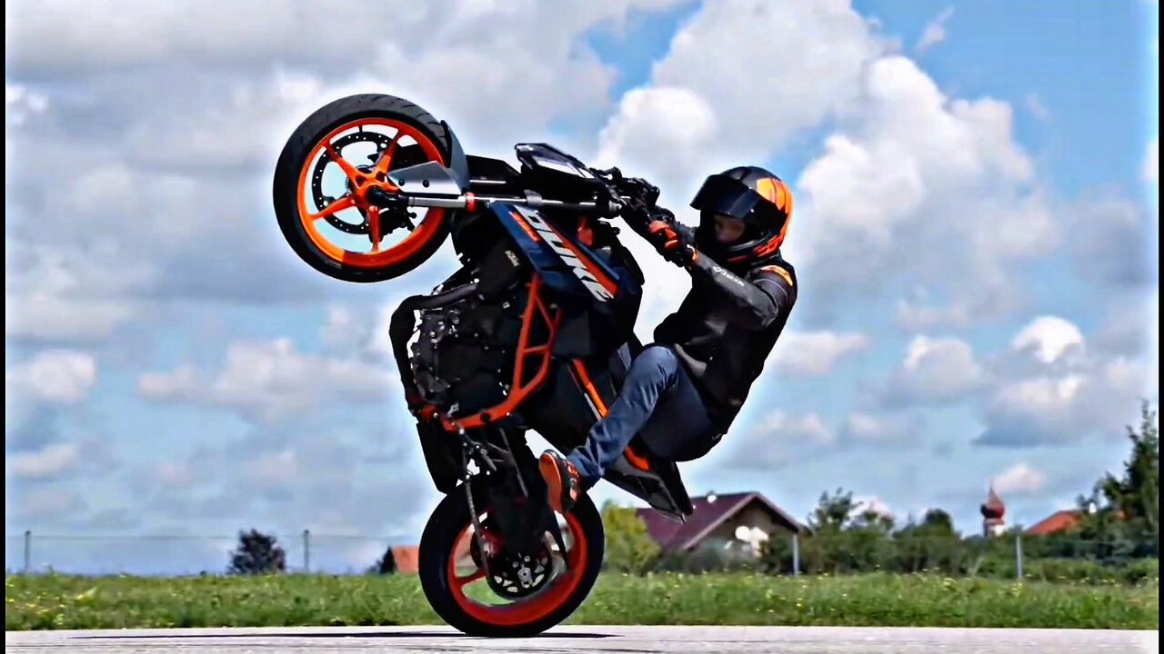 "The Beast Unleashed: KTM Duke 390"