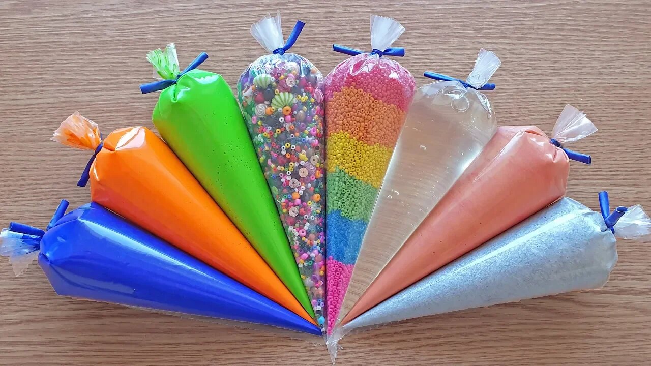 Making Crunchy Slime with Piping Bags #130
