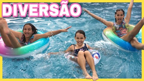 BRINCADEIRAS NA PISCINA - DIVERSÃO - 3 irmãs demais