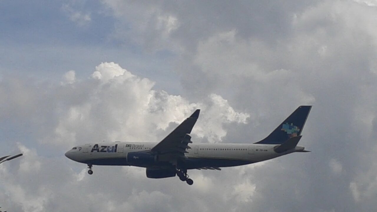 Airbus A330 PR-AIW, Boeing 737 MAX 8 PR-XMM e Embraer 195 PR-AUQ