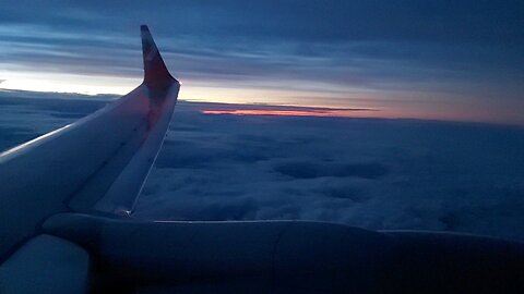 Sunrise at Boeing 737 MAX 8 PR-XMW